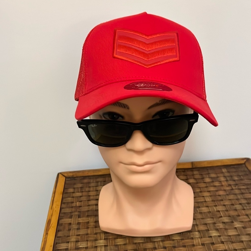 Men’s red hat 🧢
